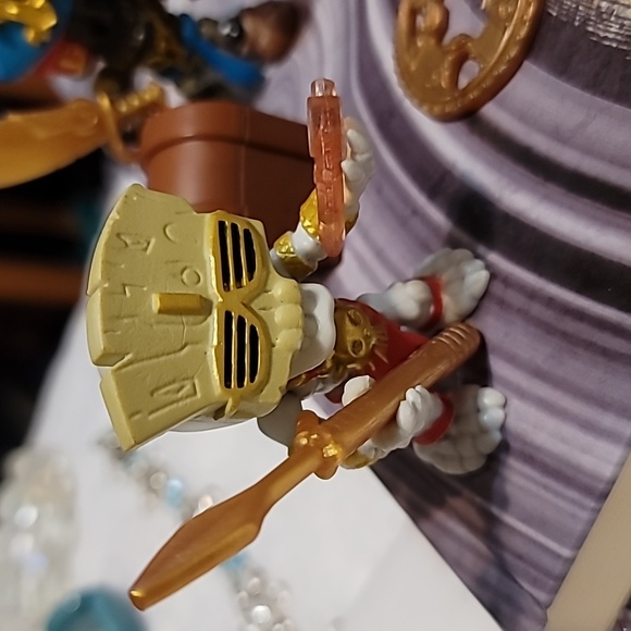 Set of 4 Treasure X characters with accessories - Picture 2 of 10